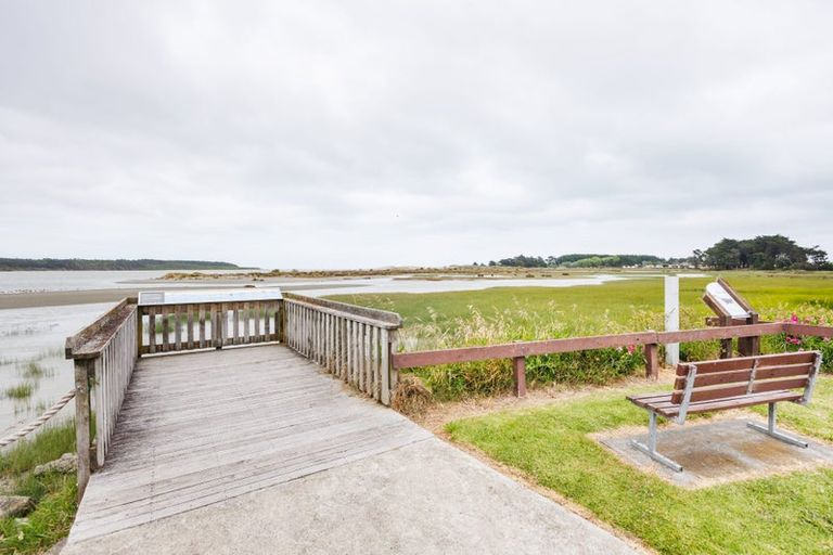 Photo of property in 1 Hall Place, Foxton Beach, Foxton, 4815