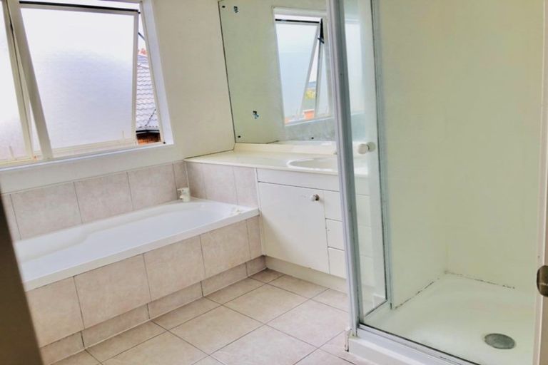 Photo of property in 95a Glenmore Road, Sunnyhills, Auckland, 2010