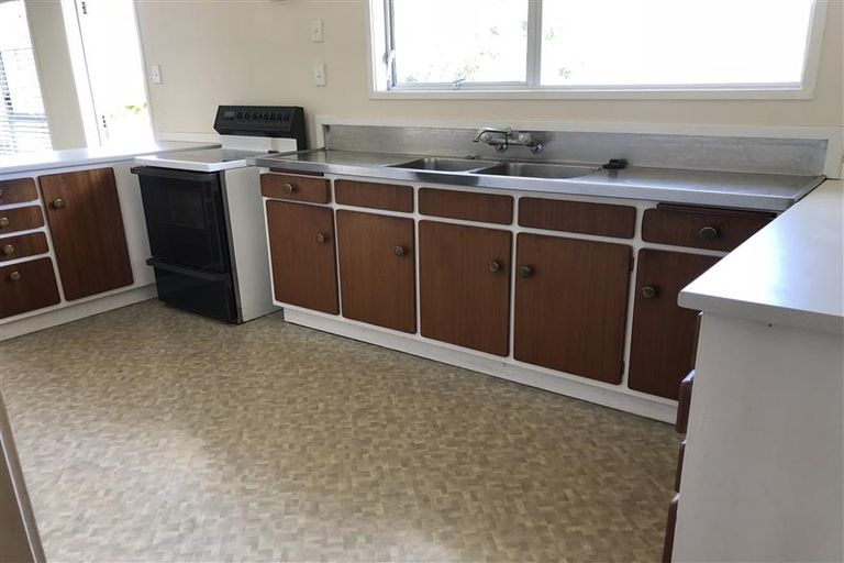 Photo of property in 49 Sherwood Avenue, Te Atatu South, Auckland, 0610