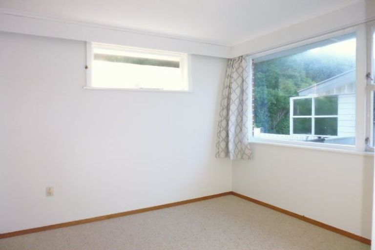 Photo of property in 21 Magnolia Grove, Maungaraki, Lower Hutt, 5010