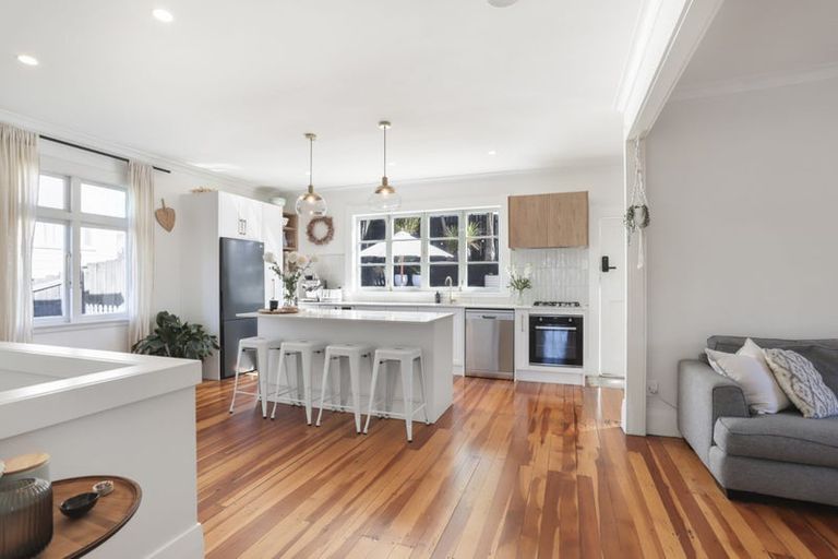 Photo of property in 2/55 Chislehurst Street, Henderson, Auckland, 0612