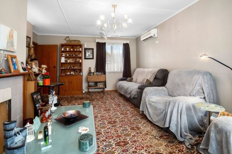 Photo of property in 38 Taylor Terrace, Tawa, Wellington, 5028