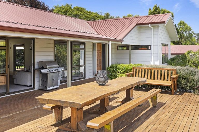 Photo of property in 132 Motu Road, Kumeu, 0891