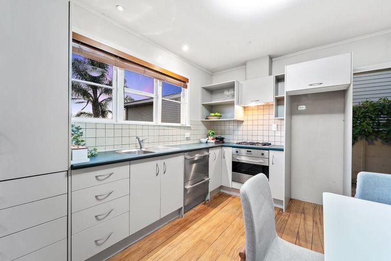 Photo of property in 1/50 Sylvan Avenue, Northcote, Auckland, 0627