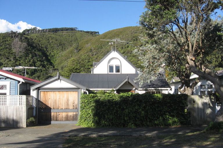 Photo of property in 13 Tuatoru Street, Eastbourne, Lower Hutt, 5013