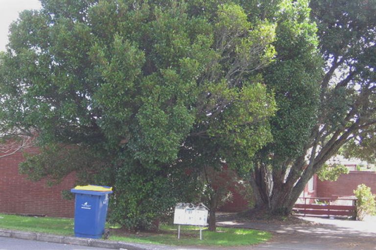 Photo of property in 37 Matipo Road, Te Atatu Peninsula, Auckland, 0610