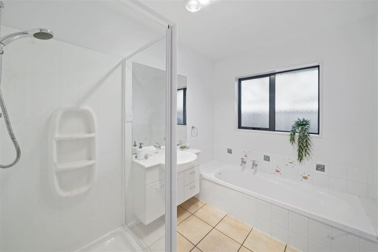 Photo of property in 16 Riverwood Boulevard, Redwood, Christchurch, 8051