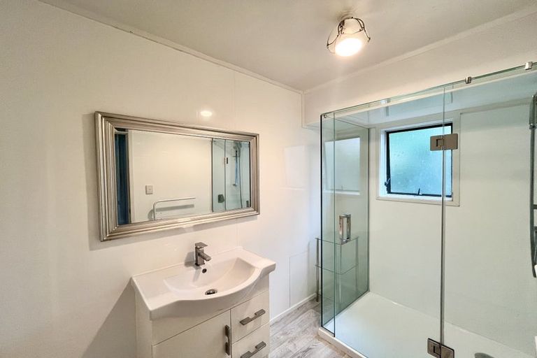 Photo of property in 2/9 Lancelot Place, Glenfield, Auckland, 0629