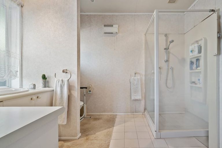 Photo of property in 1 Freshney Place, Hillpark, Auckland, 2102