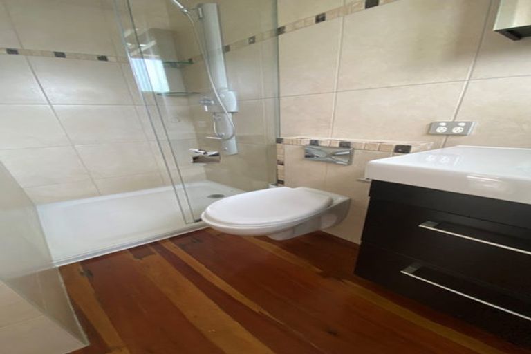 Photo of property in 26 West Lynn Road, Titirangi, Auckland, 0604