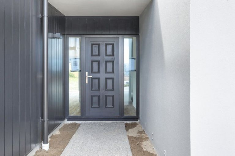 Photo of property in 13 Akitu Rise, Wanaka, 9305