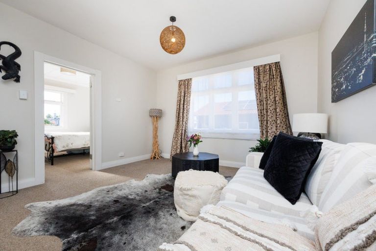 Photo of property in 2 Ngahina Street, Marton, 4710