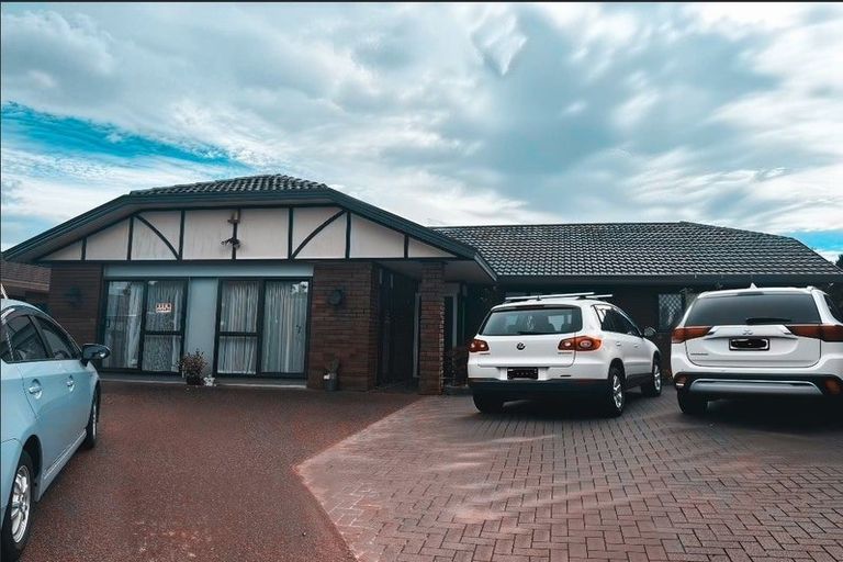 Photo of property in 7 Kallaroo Place, Botany Downs, Auckland, 2010