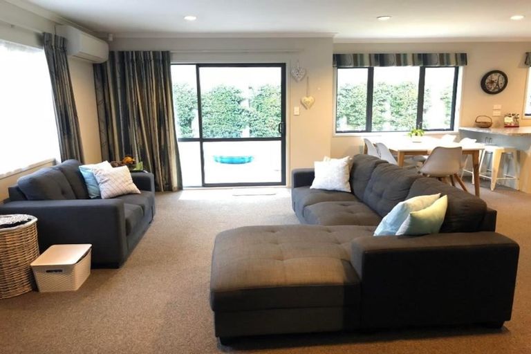 Photo of property in 98a Kawaha Point Road, Kawaha Point, Rotorua, 3010