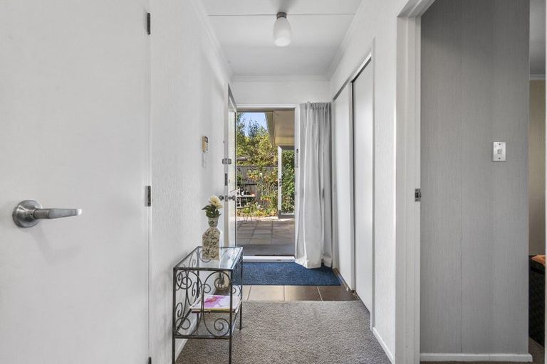 Photo of property in 8a Earl Place, Hokowhitu, Palmerston North, 4410