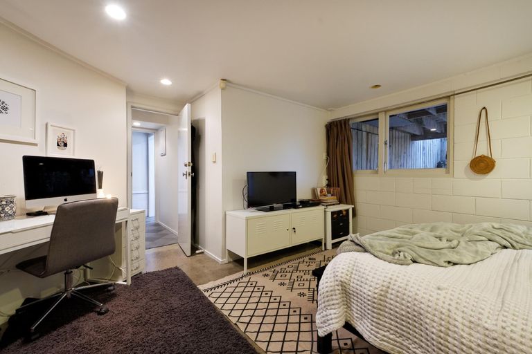 Photo of property in 12 Havelle Avenue, Titirangi, Auckland, 0604