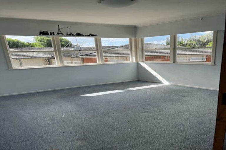 Photo of property in 12 Portadown Avenue, Pakuranga Heights, Auckland, 2010