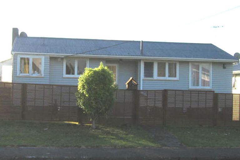 Photo of property in 74 Hepburn Road, Glendene, Auckland, 0602