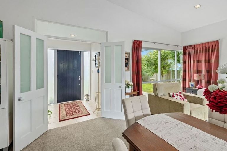 Photo of property in 4 Resolution Place, One Tree Point, 0118