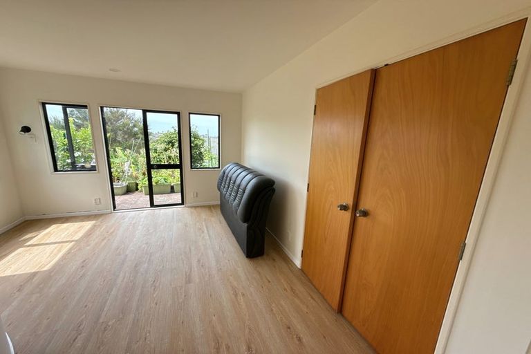 Photo of property in 16 Calypso Place, Rothesay Bay, Auckland, 0630
