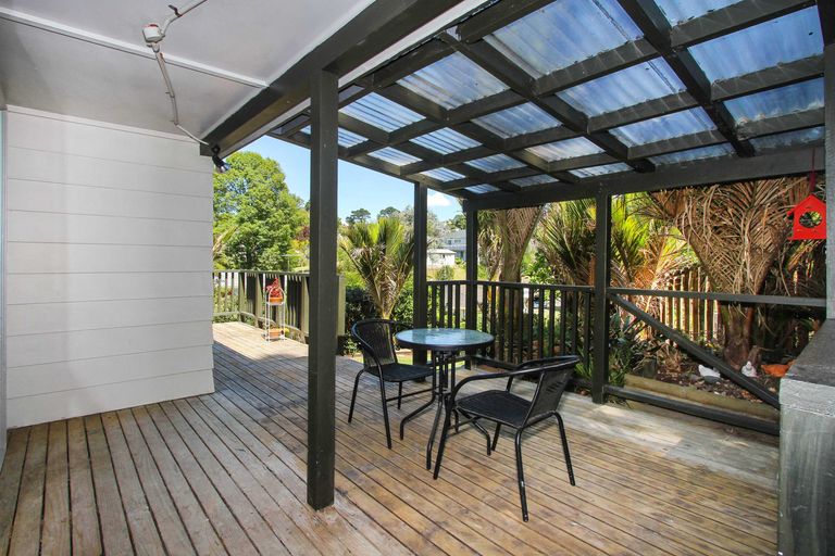 Photo of property in 1/18 Teviot Place, Totara Vale, Auckland, 0629