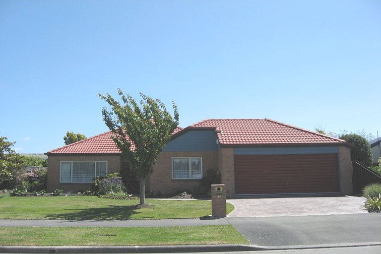 Photo of property in 12 Beauford Place, Parklands, Christchurch, 8083