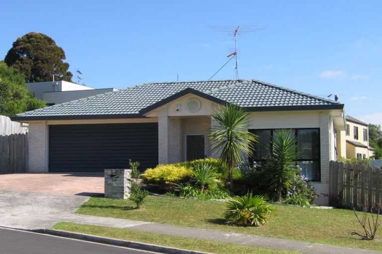Photo of property in 19 Carnmore Place, Torbay, Auckland, 0630