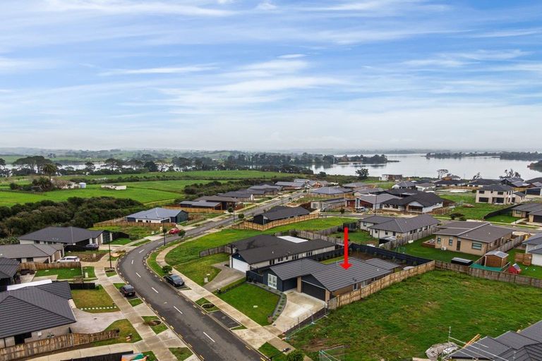 Photo of property in 8 Tahuna Minhinnick Drive, Glenbrook, Waiuku, 2681