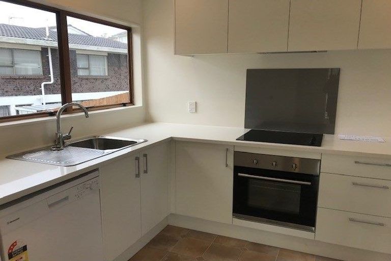 Photo of property in 12a Prince Regent Drive, Half Moon Bay, Auckland, 2012