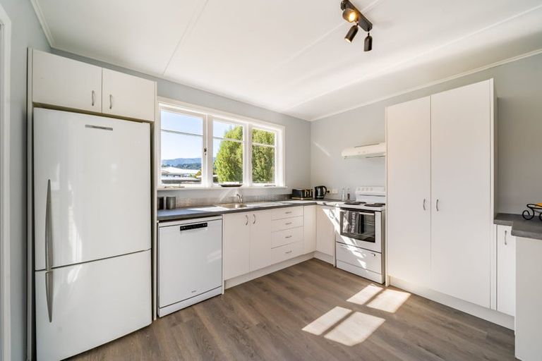 Photo of property in 20 Totara Park Road, Clouston Park, Upper Hutt, 5018