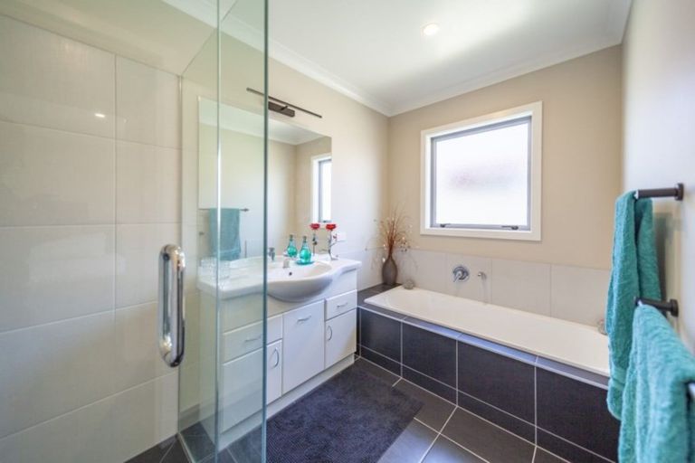 Photo of property in 15 Aspiring Drive, Poraiti, Napier, 4112