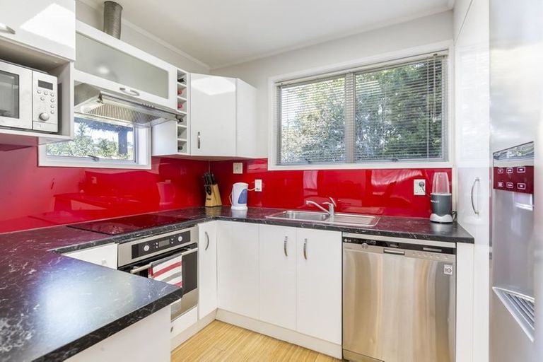 Photo of property in 28 Hobby Avenue, Birkdale, Auckland, 0626