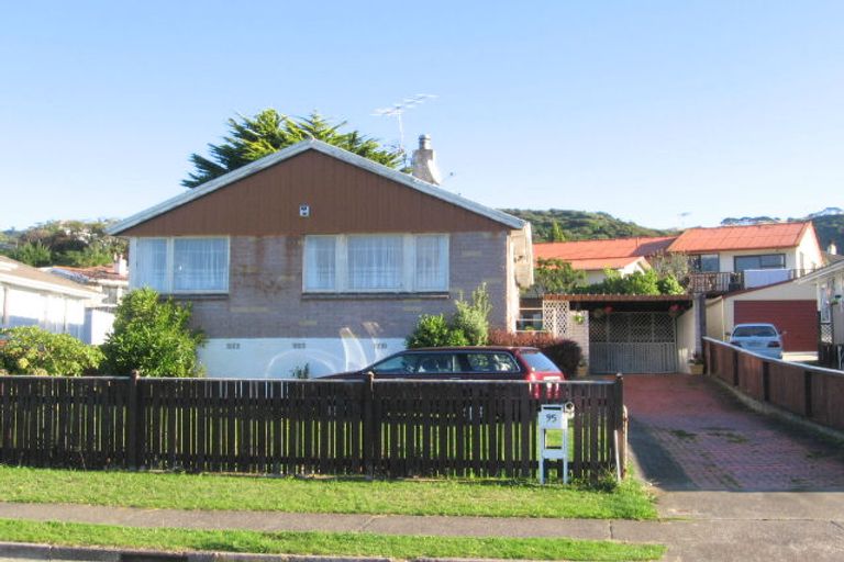 Photo of property in 95 Rangituhi Crescent, Takapuwahia, Porirua, 5022