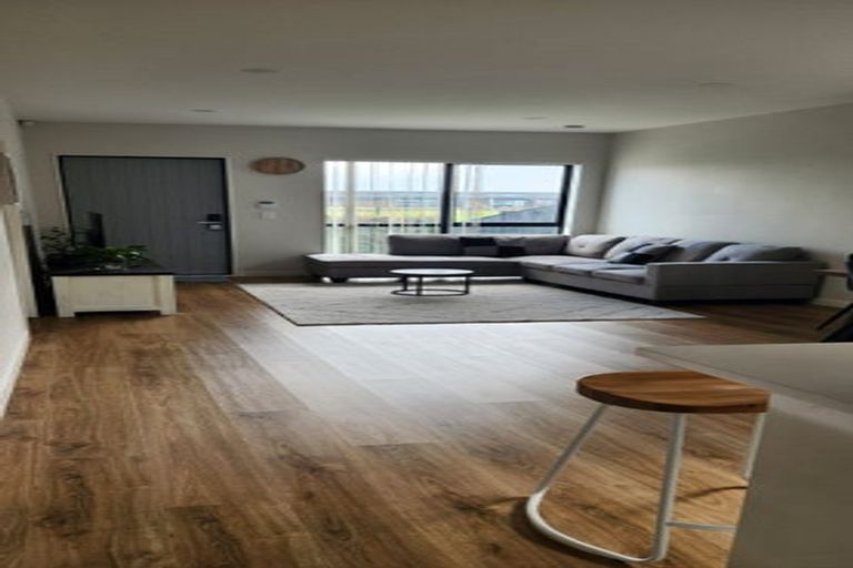 Photo of property in 28 Opoka Street, Takanini, 2110