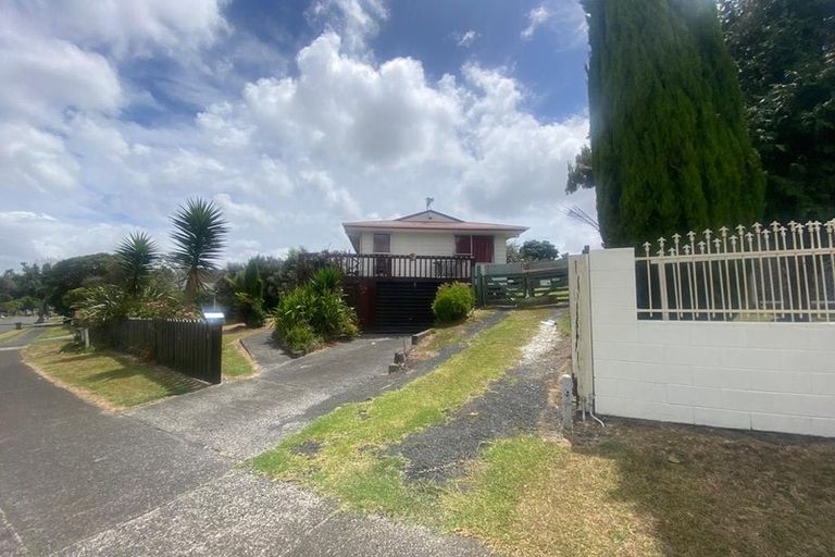Photo of property in 27 Moncrieff Avenue, Clendon Park, Auckland, 2103