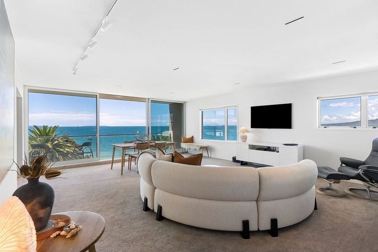 Photo of property in Seaview Apartments, 13/64 Milford Road, Milford, Auckland, 0620