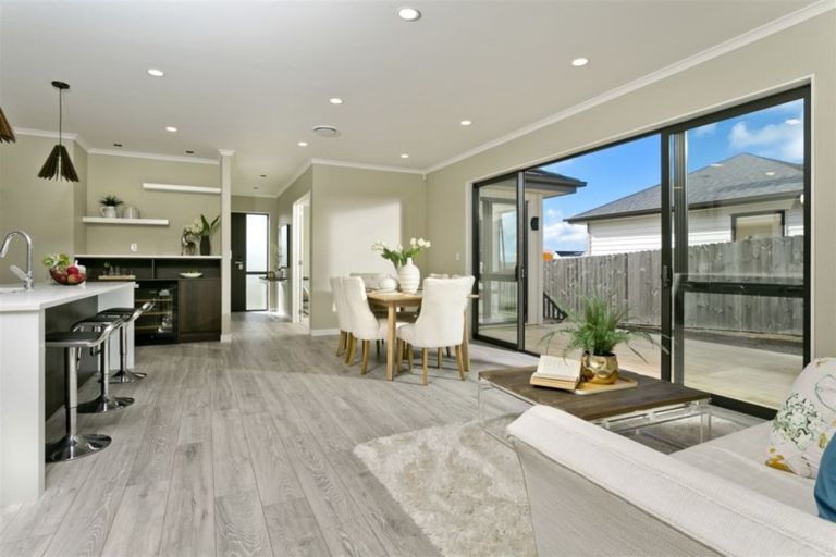 Photo of property in 63 Symes Drive, Red Beach, 0932