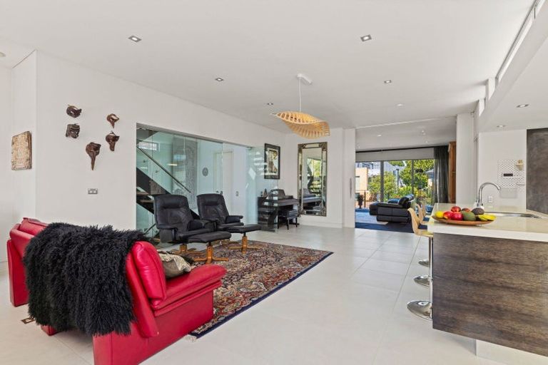 Photo of property in 19 Kilmore Street, Christchurch Central, Christchurch, 8013