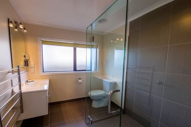 Photo of property in 12 Ron Place, Fitzherbert, Palmerston North, 4410