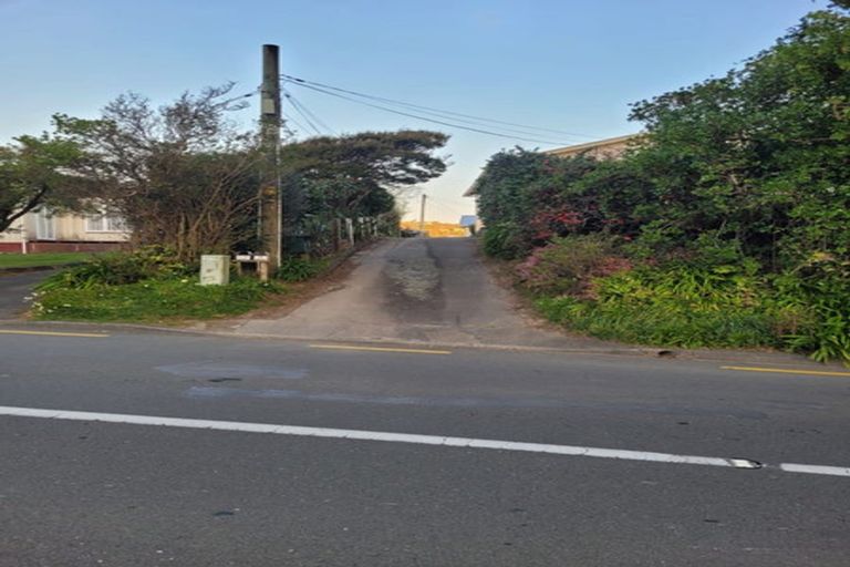 Photo of property in 38 Bassett Road, Johnsonville, Wellington, 6037