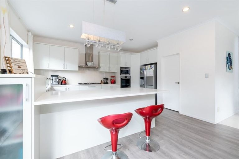 Photo of property in 23 Vino Cina Heights, Ranui, Auckland, 0612