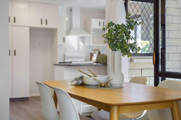 Photo of property in 37 Rosebank Grove, Waikanae, 5036