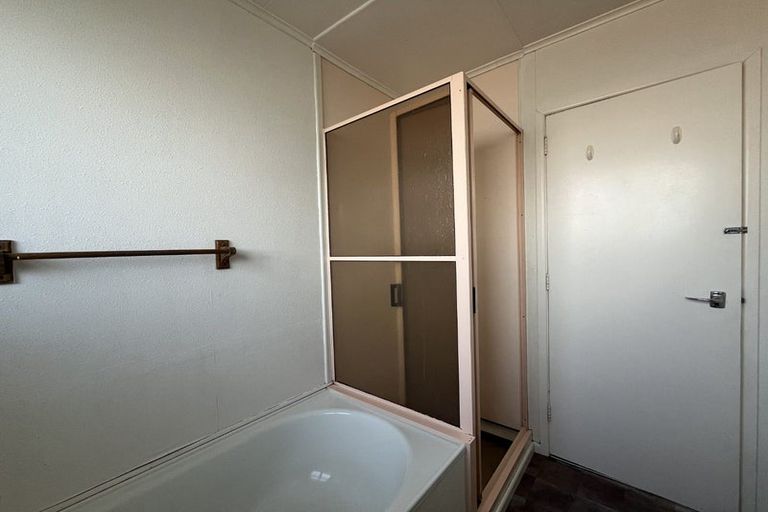 Photo of property in 21 Manu Crescent, Upper Vogeltown, New Plymouth, 4310