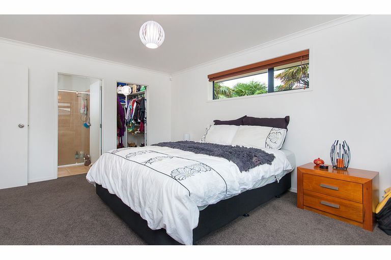 Photo of property in 46 Riverside Drive, Waiuku, 2123