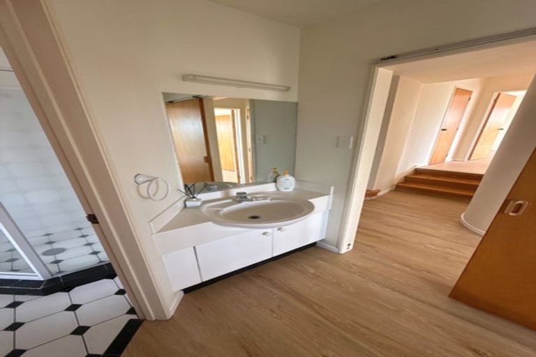 Photo of property in 16 Calypso Place, Rothesay Bay, Auckland, 0630