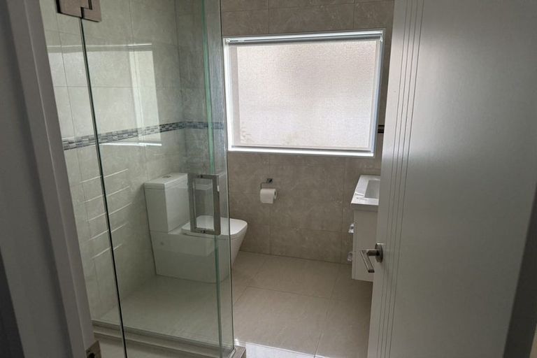 Photo of property in 30 Midhurst Avenue, Henderson, Auckland, 0612