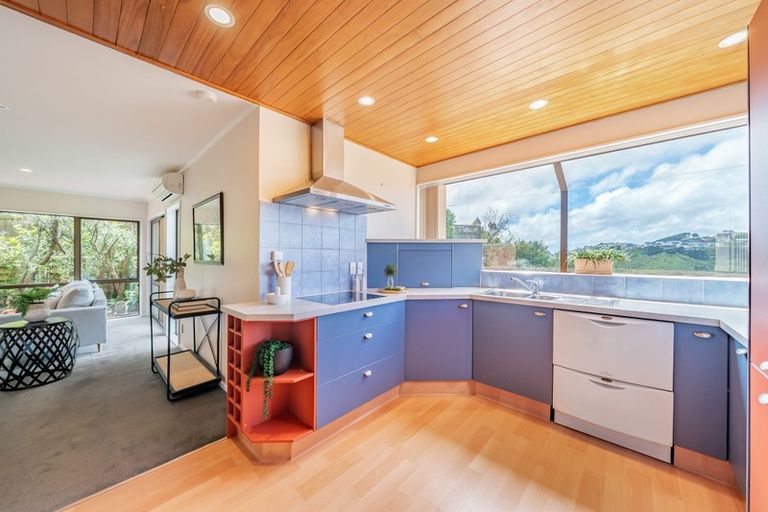 Photo of property in 42 Gurkha Crescent, Khandallah, Wellington, 6035