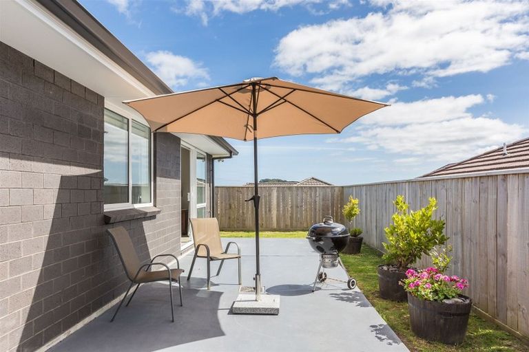 Photo of property in 3 Weatherdeck Close, Whitby, Porirua, 5024