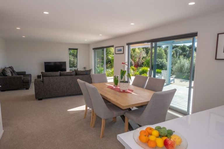Photo of property in 32 Cable Bay Block Road, Cable Bay, 0420