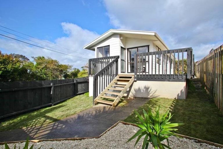 Photo of property in 1/184 Chivalry Road, Glenfield, Auckland, 0629